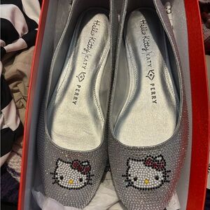 Hello kitty Katy Perry Rhinestone flats.
Never worn only tried on once.